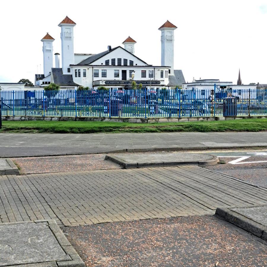 Apartamento Maze Beach Getaway Ayr Exterior foto